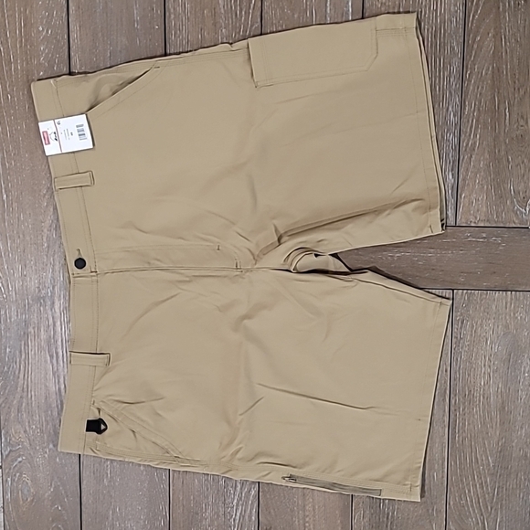 NWT Wrangler Big Men's Outdoor Performance Utility Short, Elmwood, Size 46 - Picture 1 of 12